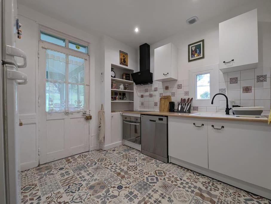 Maison Des Annees 30 - Vic-Sur-Cere - 14 Personnes Exteriér fotografie