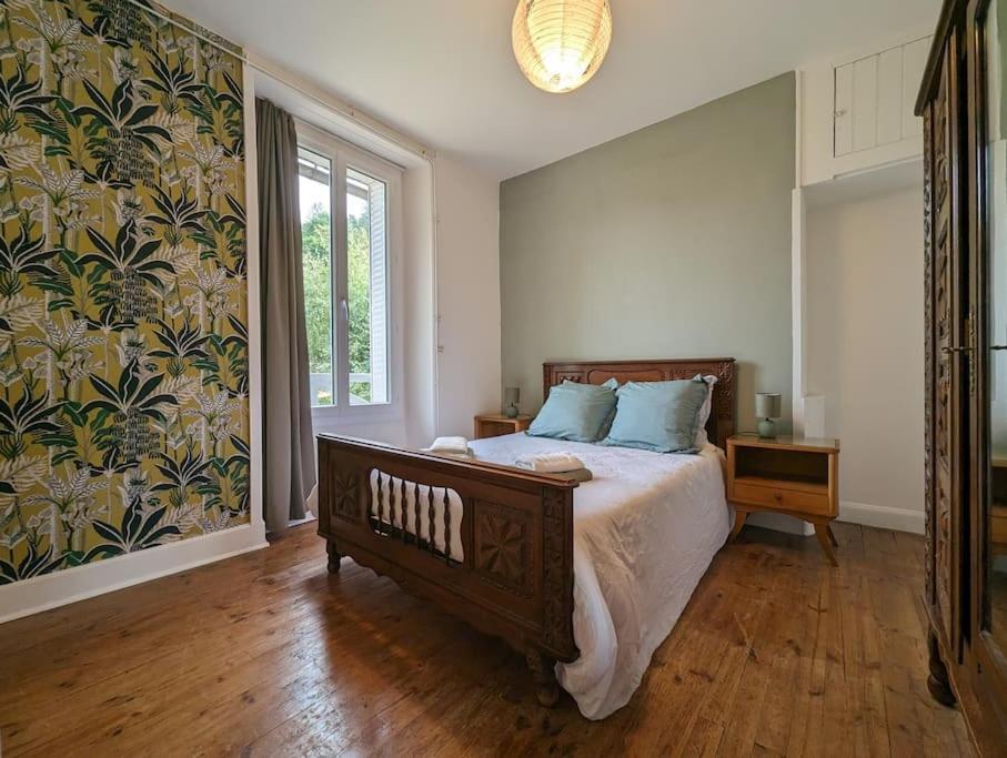 Maison Des Annees 30 - Vic-Sur-Cere - 14 Personnes Exteriér fotografie